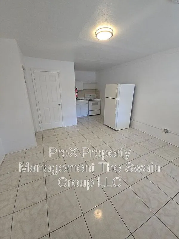 218 Florida Ave — Photo 2