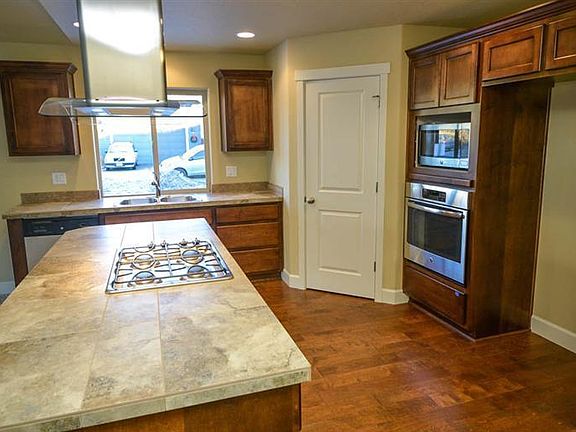 3rd image of 61716 SE Marigold Ln