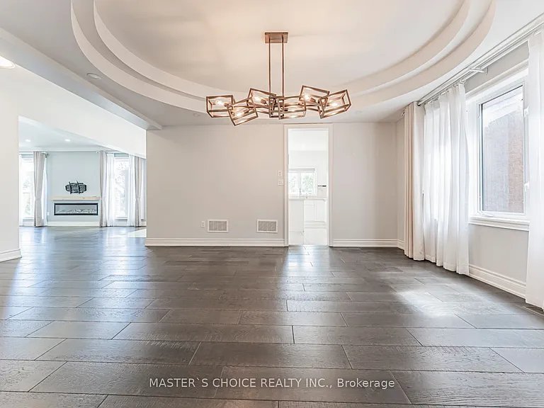 2357 Rideau Dr — Photo 7