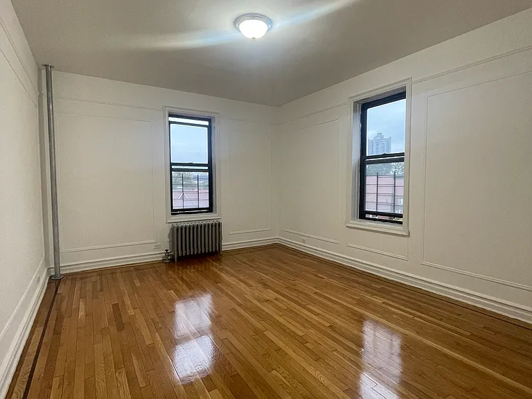 3341 Reservoir Oval W — Photo 2