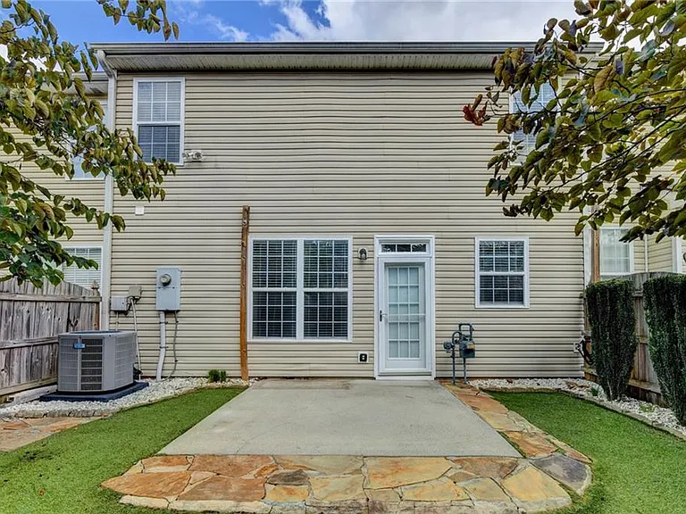 3067 Kentmere Dr — Photo 48