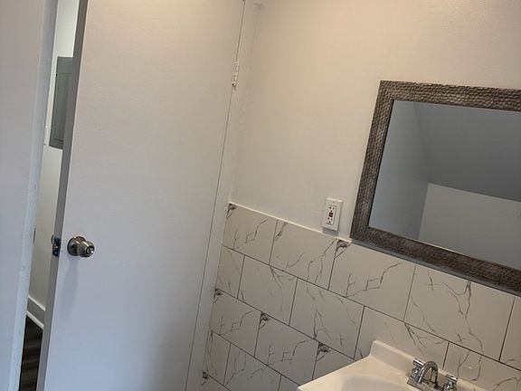 4th image of 105 Buena Vista Ave #3