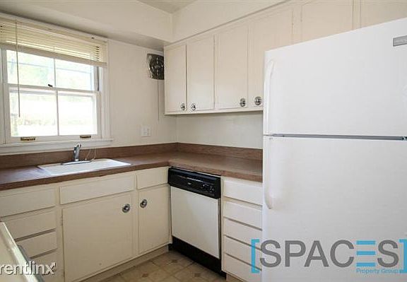 3rd image of 1518 Central St APT 3E