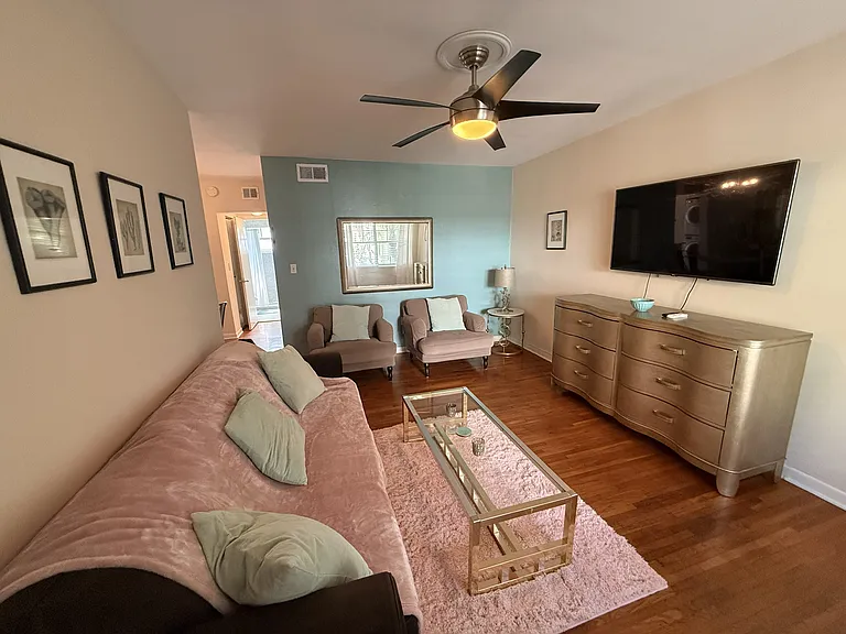 915 SW 8th St #102 — Photo 3