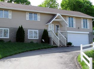 420 S 15th St, Fort Calhoun, NE 68023