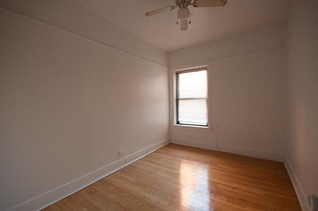 2nd image of 911 W Irving Park Rd #2