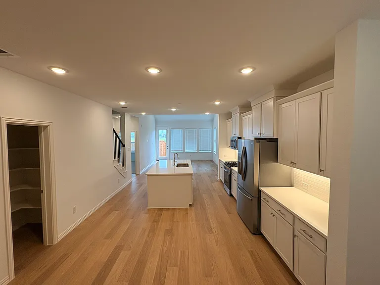 3556 Pierce Ln — Photo 3