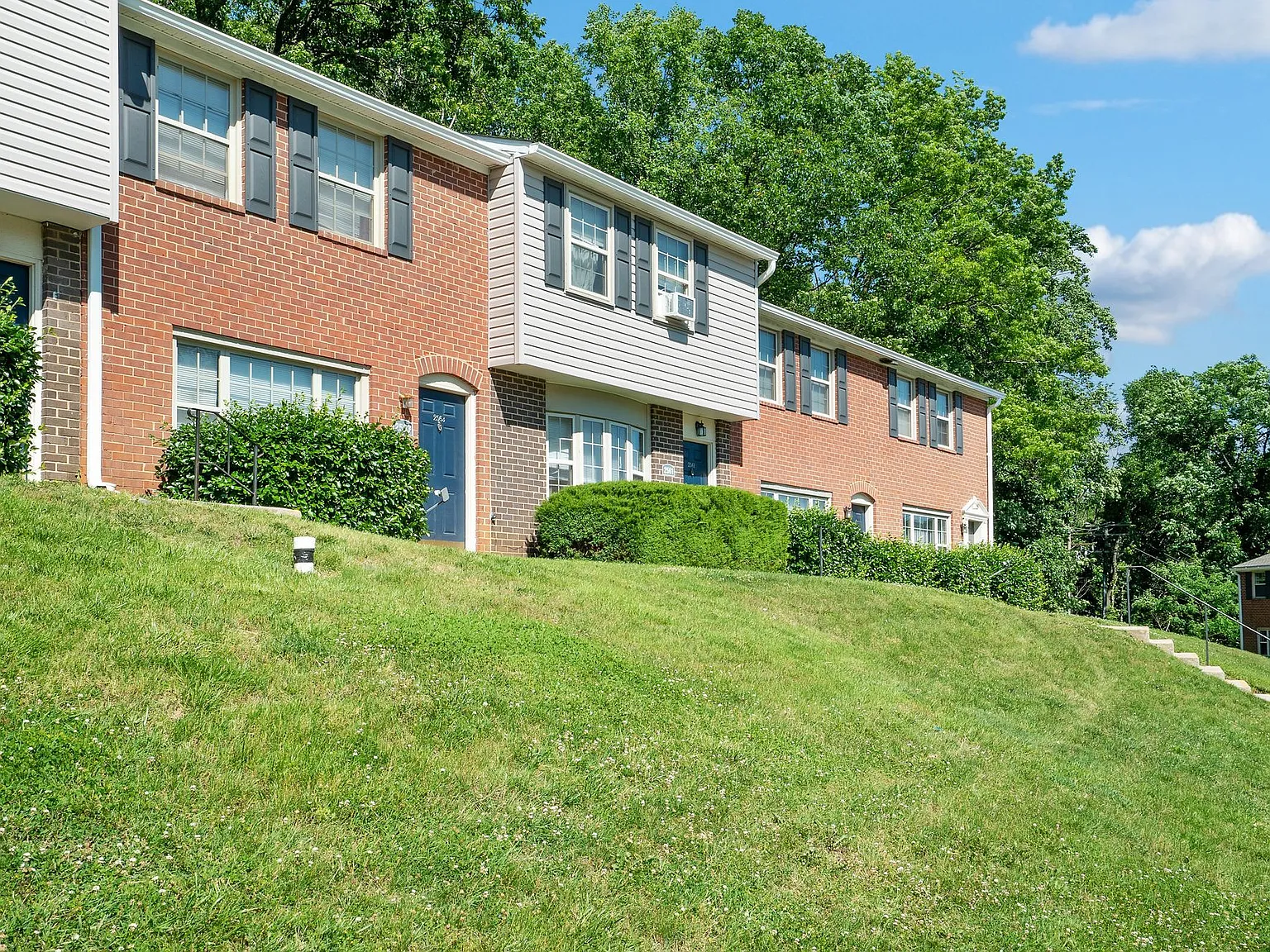 Fairway Ridge Apartments and Townhomes — Photo 3