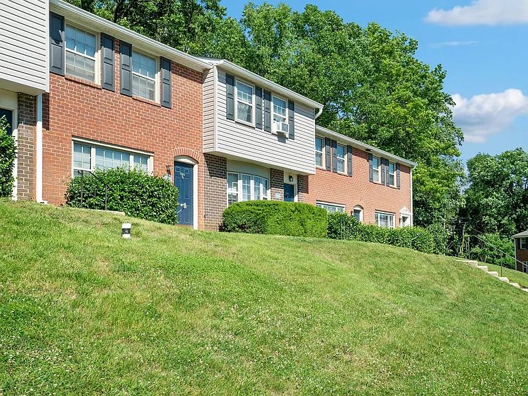 Fairway Ridge Apartments and Townhomes — Photo 3