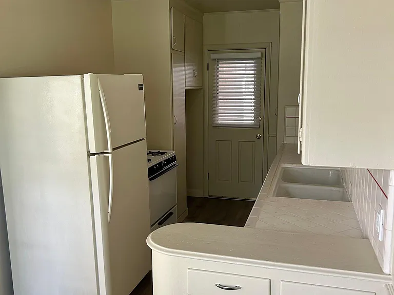 4754 Kraft Ave — Photo 6