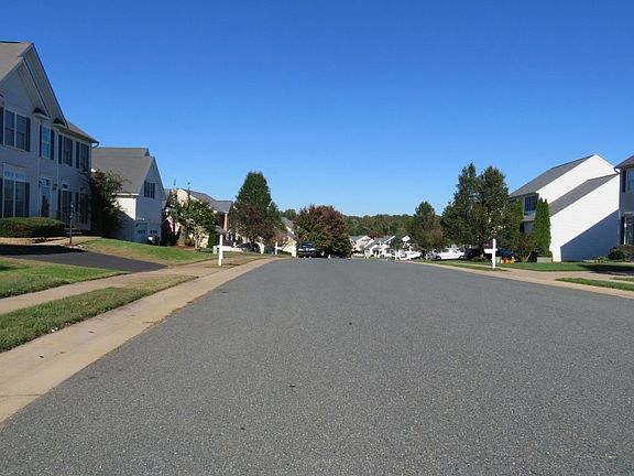 5th image of 61 Country Manor Dr