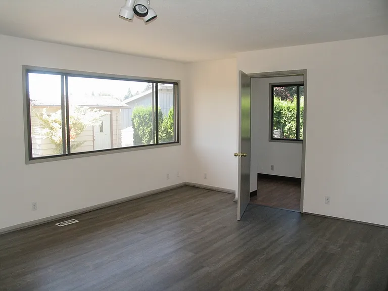 1154 NE Birchaire Ln — Photo 13