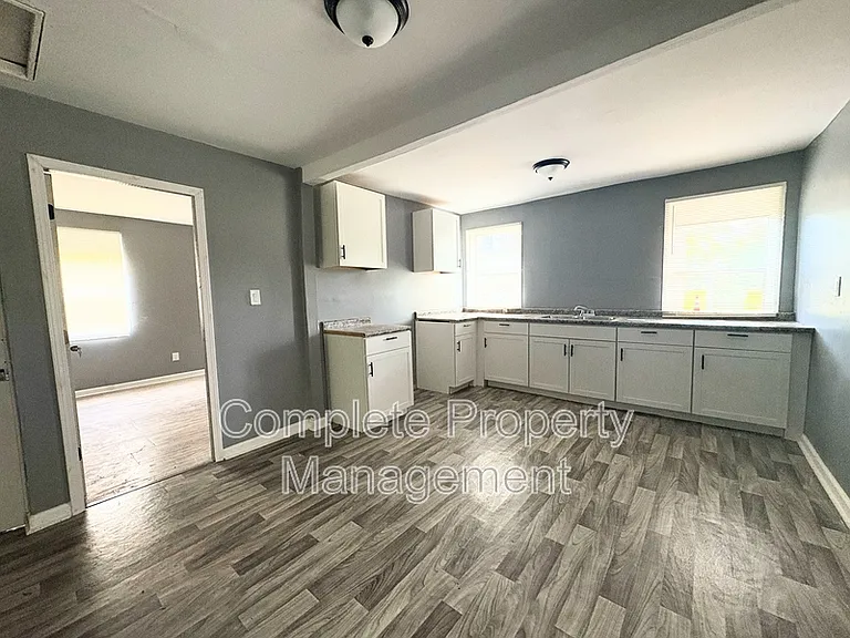 3016 33rd Ct N — Photo 3
