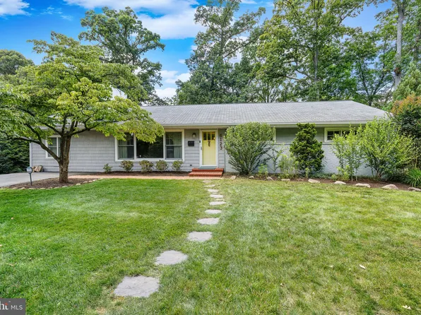 6123 Beachway Dr, Falls Church, VA 22041