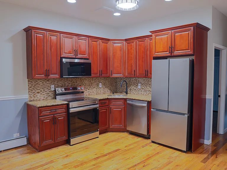 1225 Taylor Ave — Photo 5