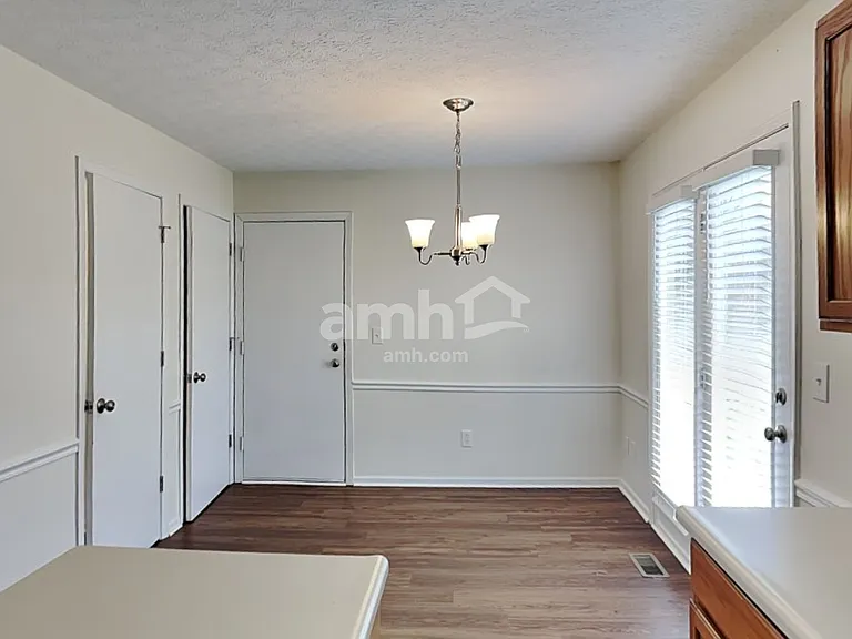 752 Keltoncrest Dr — Photo 4