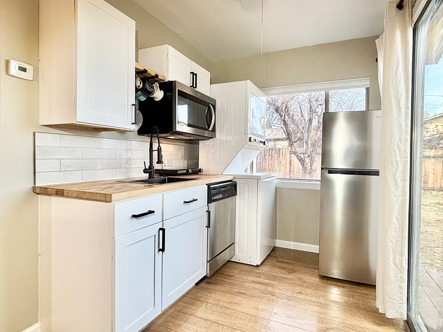 1 bed, 725 sqft, $2,400 — Photo 2