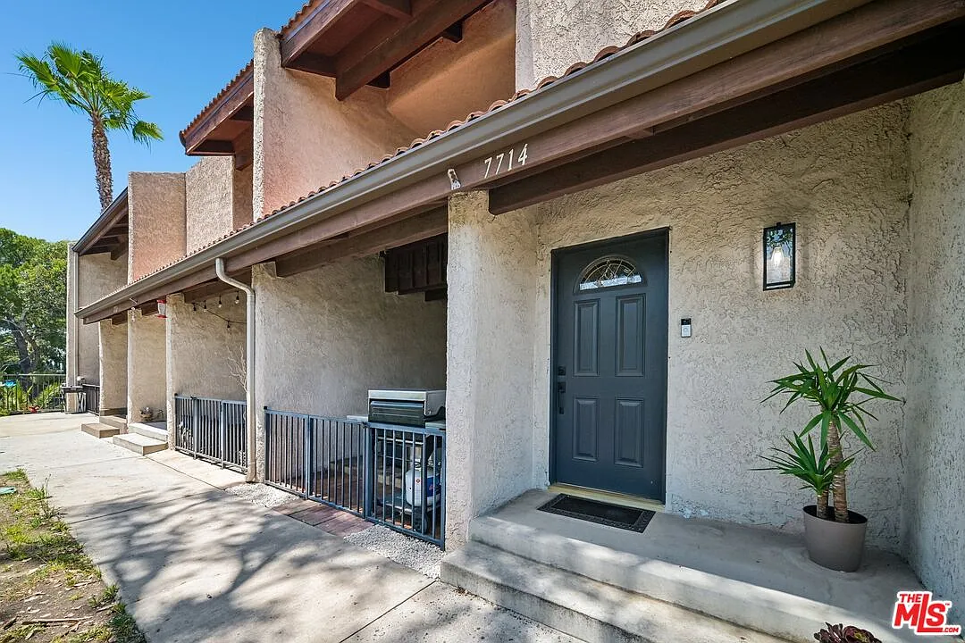 2 bed, 1.5 bath, 1151 sqft, $3,700 — Photo 2