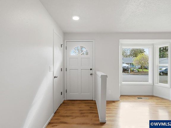 5th image of 545 Baldwin Ave NE