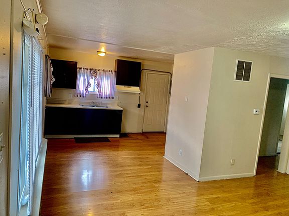 4th image of 1808 E Blake Ave
