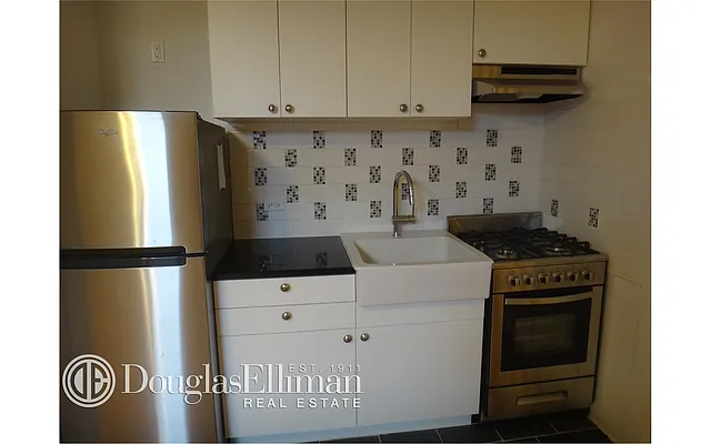 Rented by Douglas Elliman | media 8