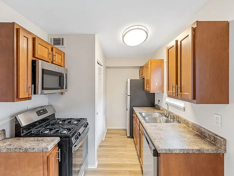 Germantown Village Apartments — Photo 2