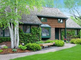 529 Janalyn Cir, Golden Valley, MN 55416