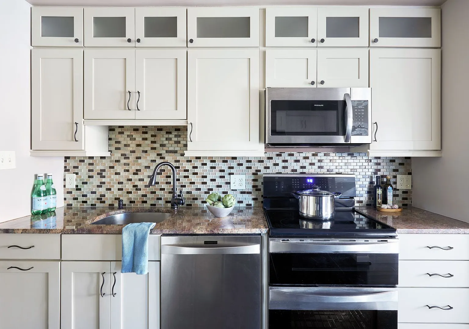 HUGE Beautiful 2BR/2BA Condo, Balcony & Walk to Pike & Rose and North Bethesda Metro! — Photo 3