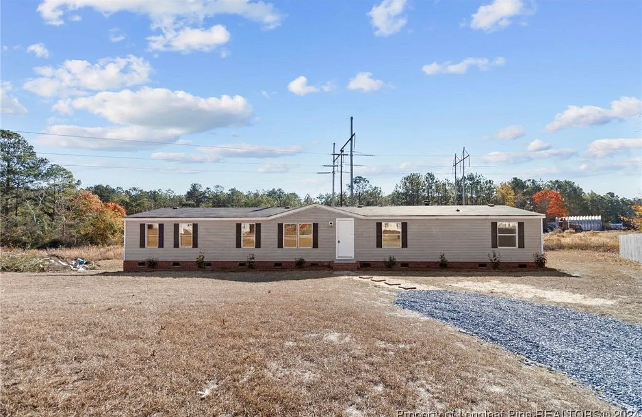 4 bed, 1976 sqft, $2,000 — Photo 1