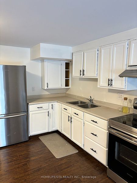 Ajax House for rent - 1 Bedroom — photo 2