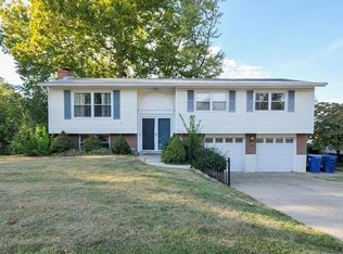 445 Canary Ln, Saint Charles, MO