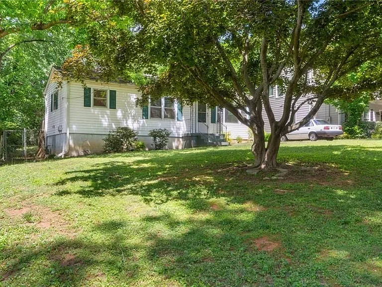 1682 Bridgeport Dr — Photo 2