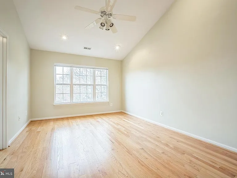 11551 Laurel Lake Sq — Photo 4