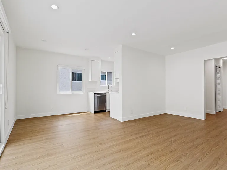 1022 Euclid — Photo 3