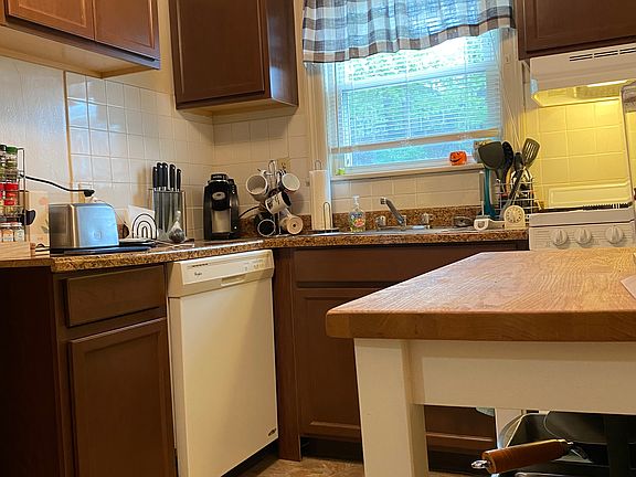 4th image of 47 Nathan Rd APT 1