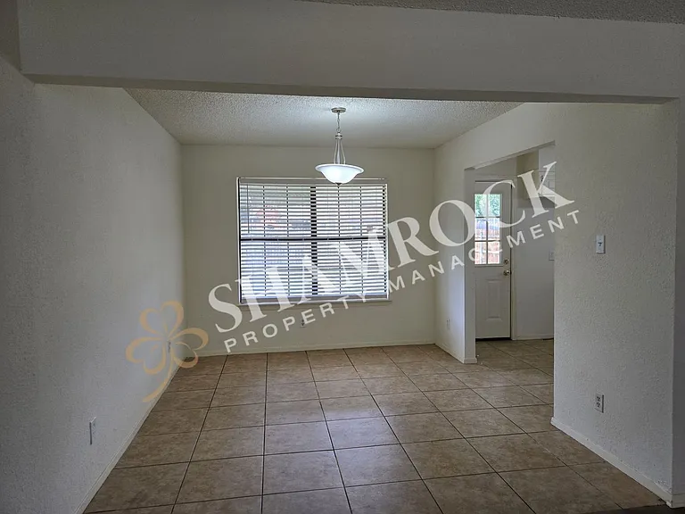 10709 Apache Dr — Photo 5
