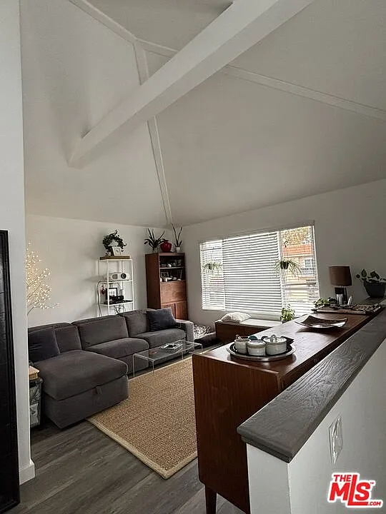 3 bed, 2.0 bath, 1140 sqft, $6,000 — Photo 3