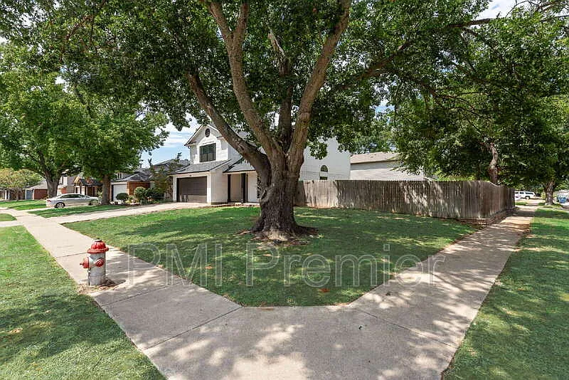 4 bed, 2.0 bath, 1831 sqft, $2,375 — Photo 1