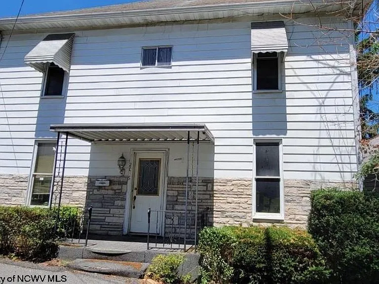 206 Stevens St — Photo 2