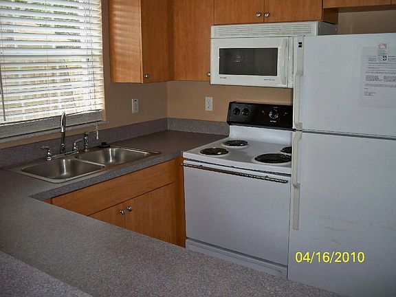 4th image of 655 3rd Ave N
