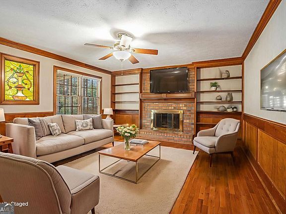 5th image of 921 Cedar Trce SW