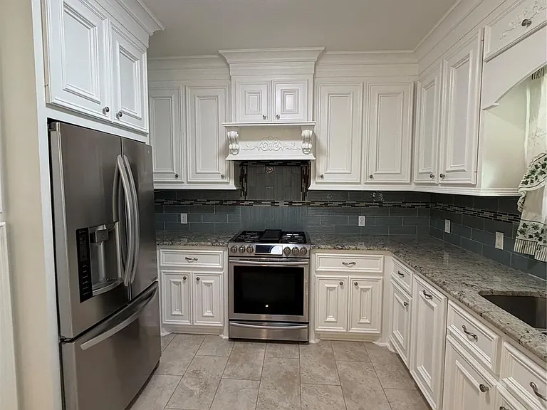 1523 Glen Oaks Dr — Photo 17