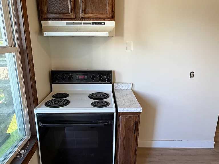 1120 E 9th St #1 — Photo 7
