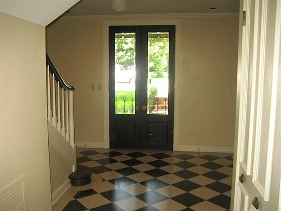 4th image of 105 N Rivercrest Dr