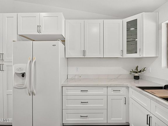 3rd image of 2826 E CACTUS Road