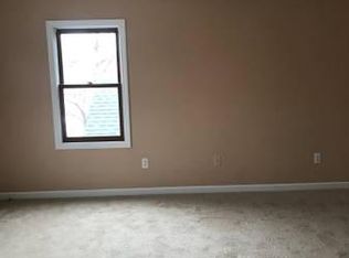 10 Woodcrest Rd, Springfield, MA 01129