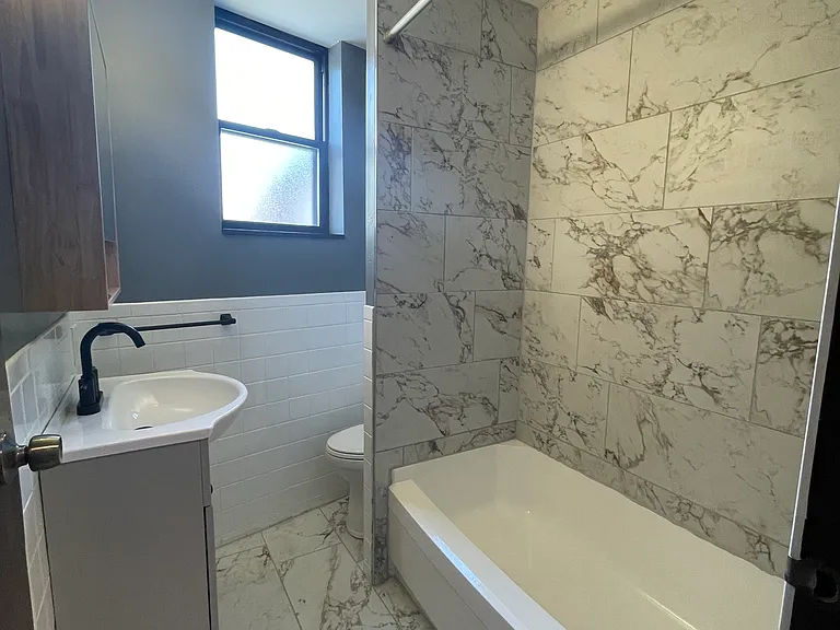 2905 Glenmore Ave #3 — Photo 9