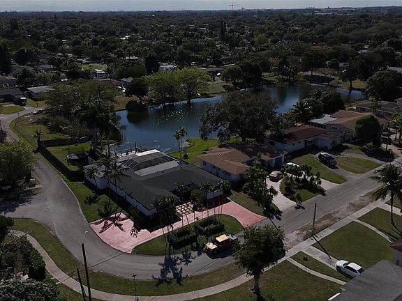 4th image of 940 NW 151st Street