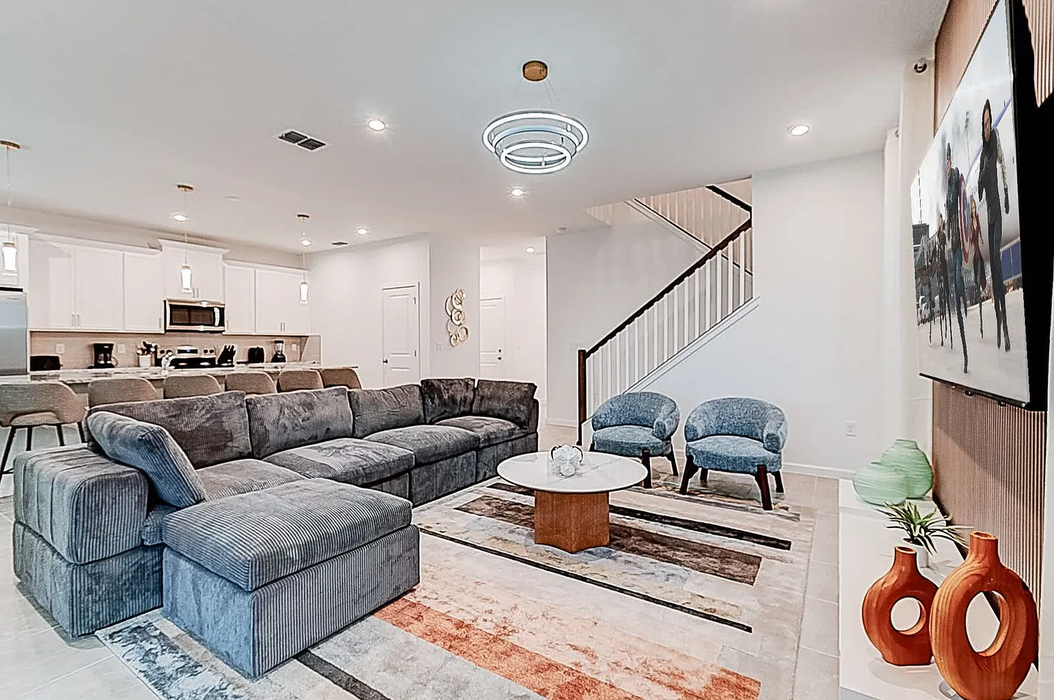 6 bed, 4.0 bath, 3003 sqft, $6,876 — Photo 1