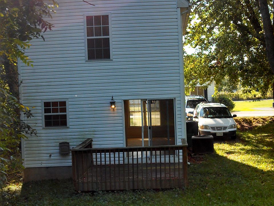 1st image of 2424 King St NE